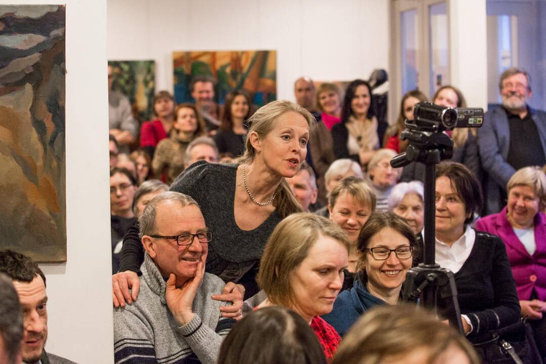 Dainuojamosios poezijos vakaras "Žemė užgiedos"