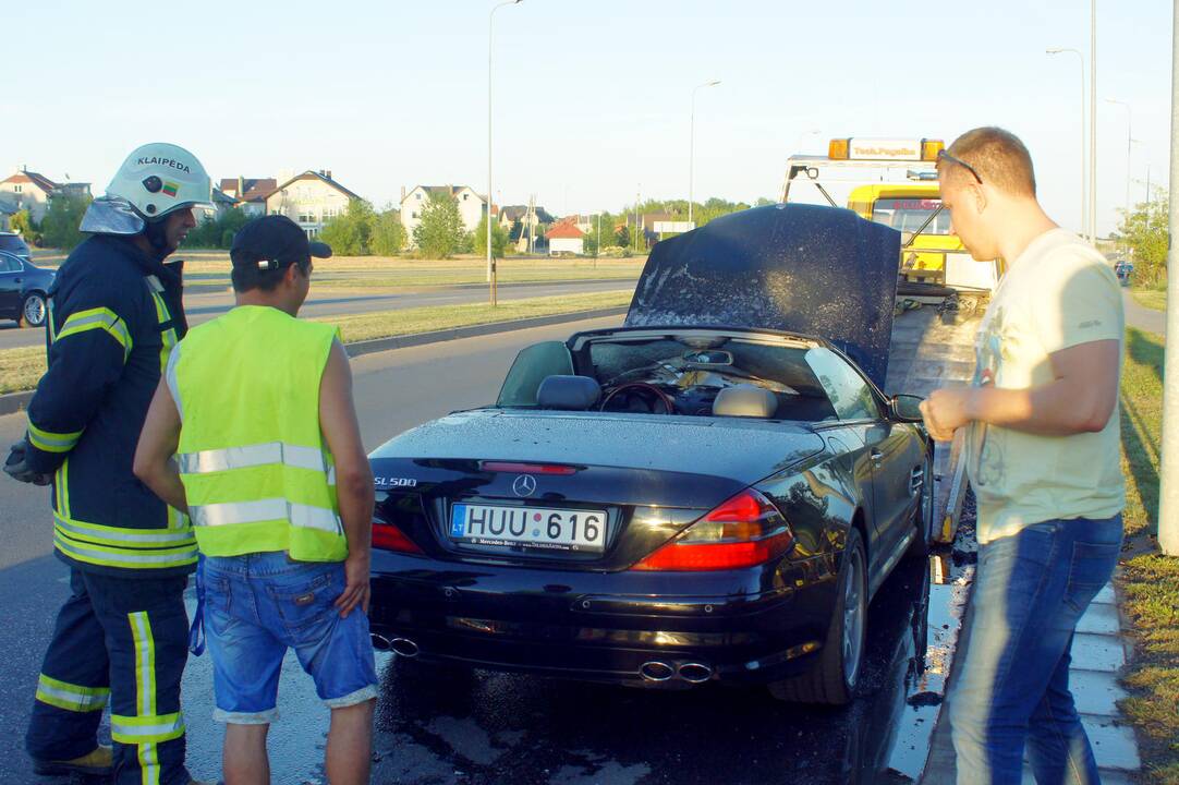 Šiaurės prospekte degė automobilis