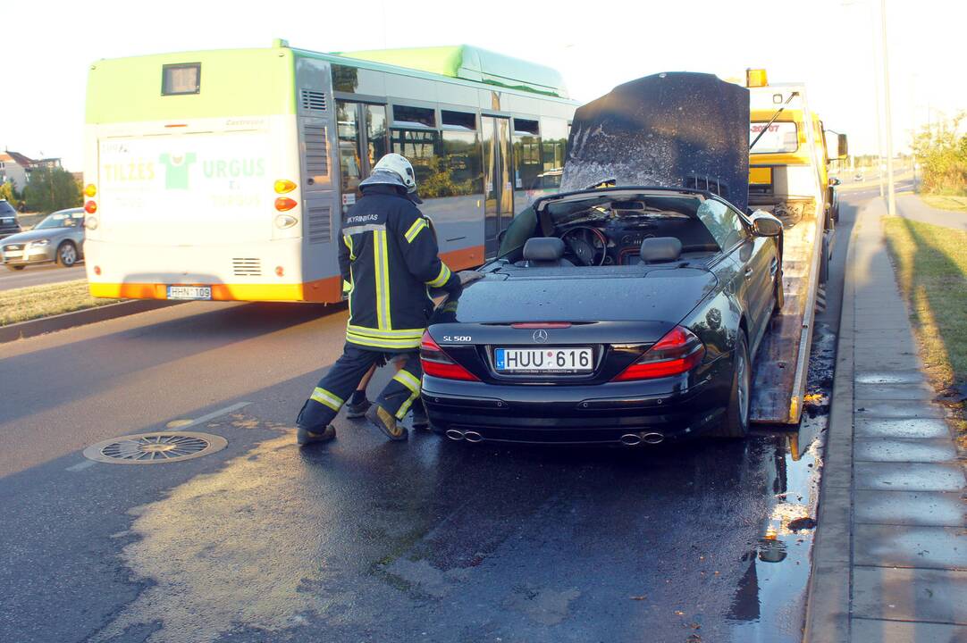 Šiaurės prospekte degė automobilis