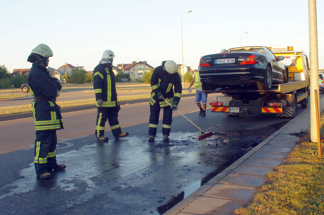 Šiaurės prospekte degė automobilis