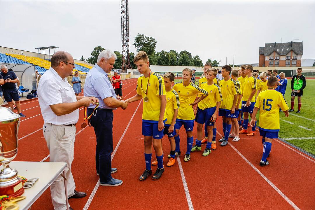 Futbolo turnyras Mero taurei laimėti