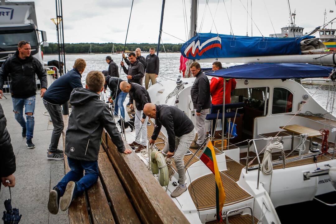 "Tautiška giesmė aplink pasaulį. 10 metų"