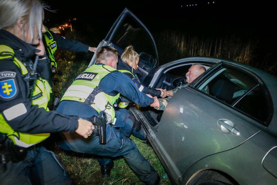 Girto vairuotojo nuotykiai pakeliui iš žvejybos