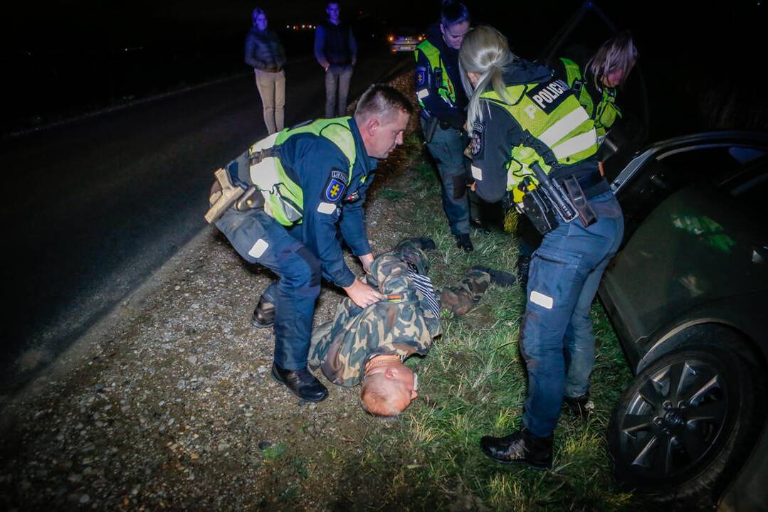Girto vairuotojo nuotykiai pakeliui iš žvejybos