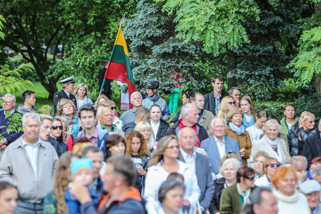 Klaipėdiečiai giedojo Lietuvos himną