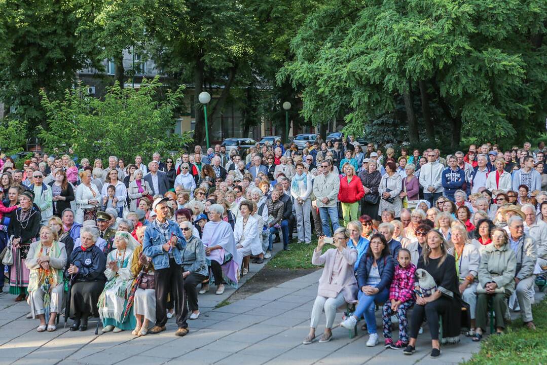 Klaipėdiečiai giedojo Lietuvos himną