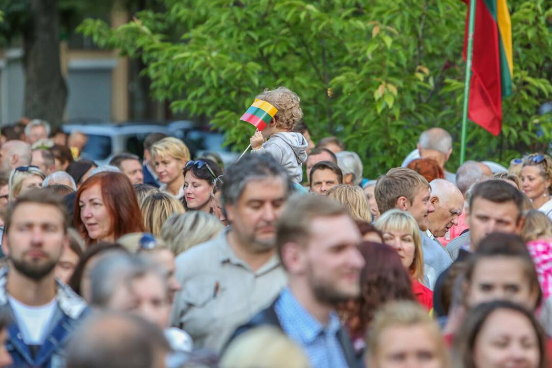 Klaipėdiečiai giedojo Lietuvos himną