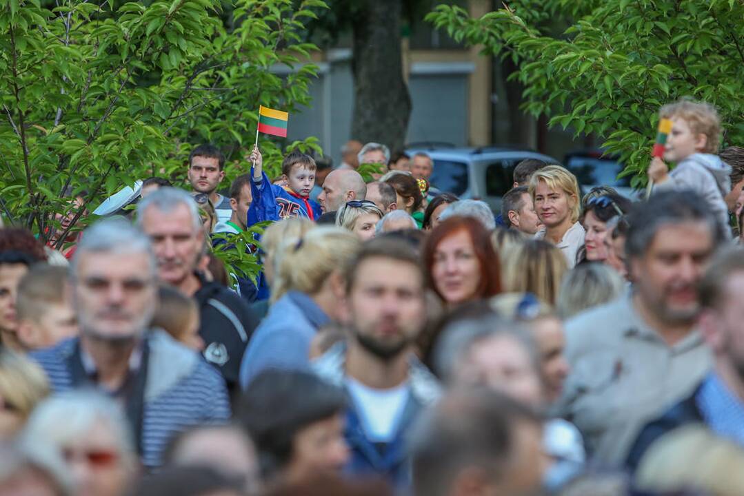 Klaipėdiečiai giedojo Lietuvos himną