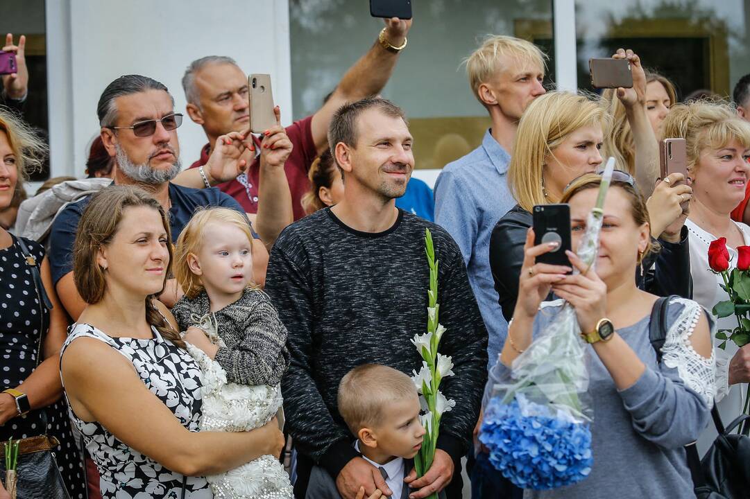 Atidaryta kadetų mokykla