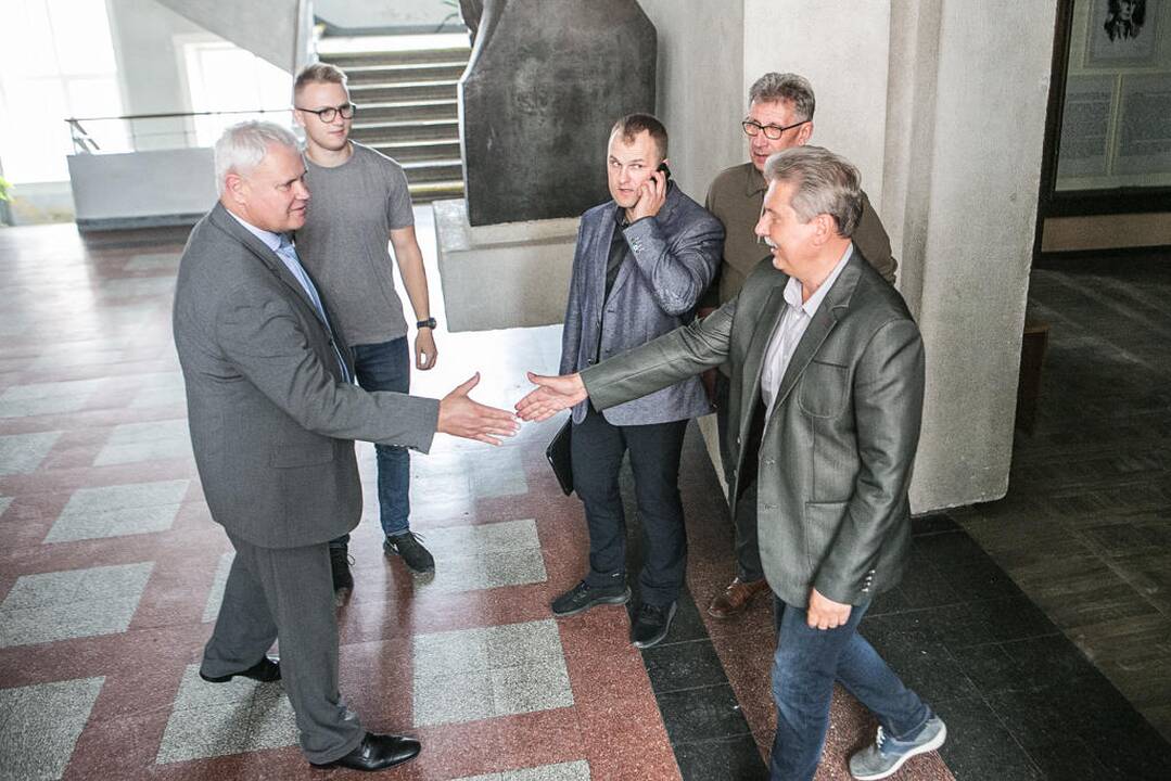 Meras lankėse Vytauto Didžiojo gimnazijoje