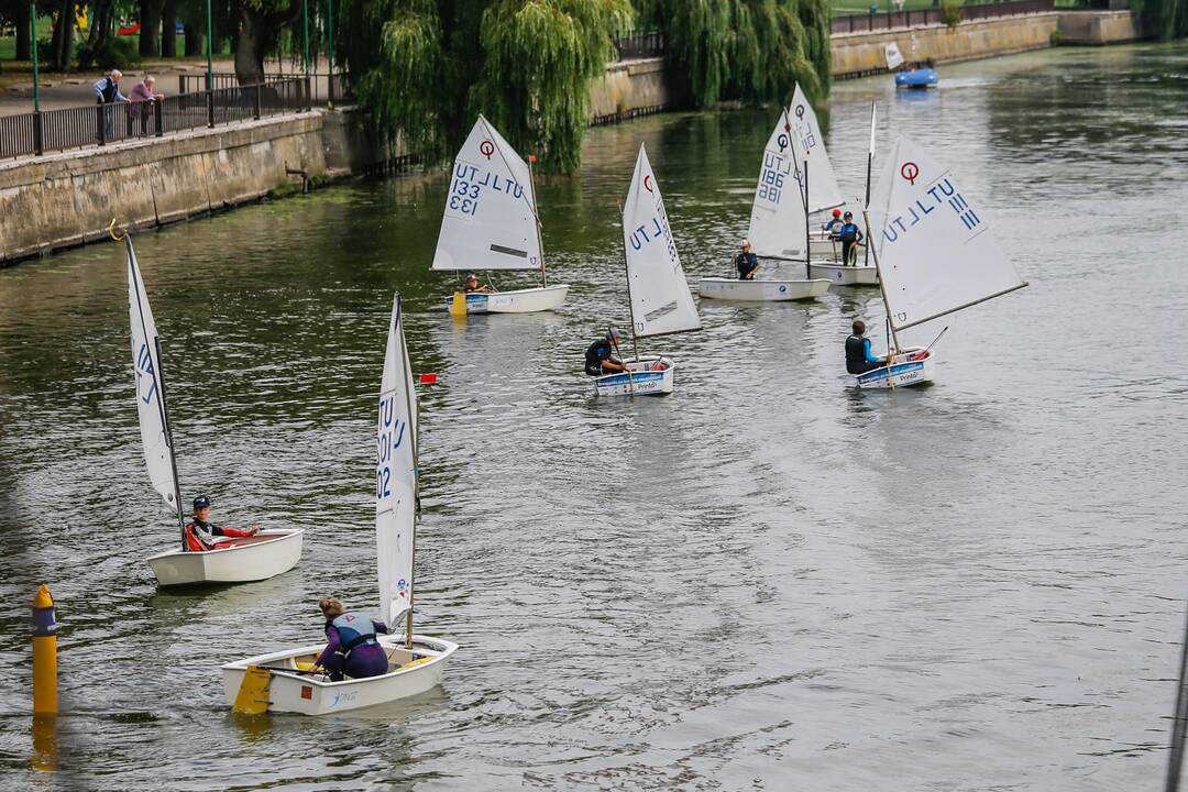 Jaunųjų buriuotojų regata "Meridiano" taurei laimėti