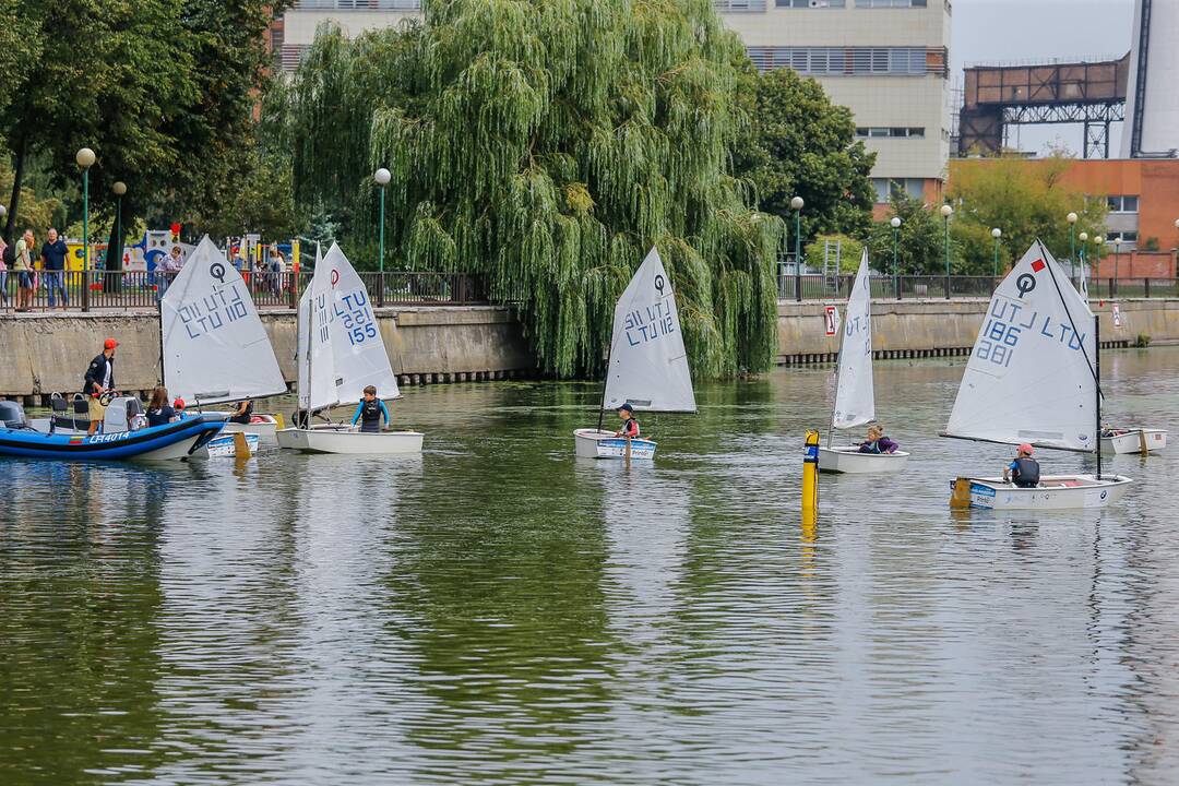 Jaunųjų buriuotojų regata "Meridiano" taurei laimėti