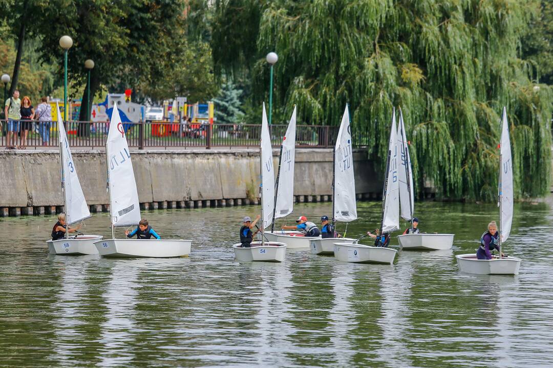 Jaunųjų buriuotojų regata "Meridiano" taurei laimėti