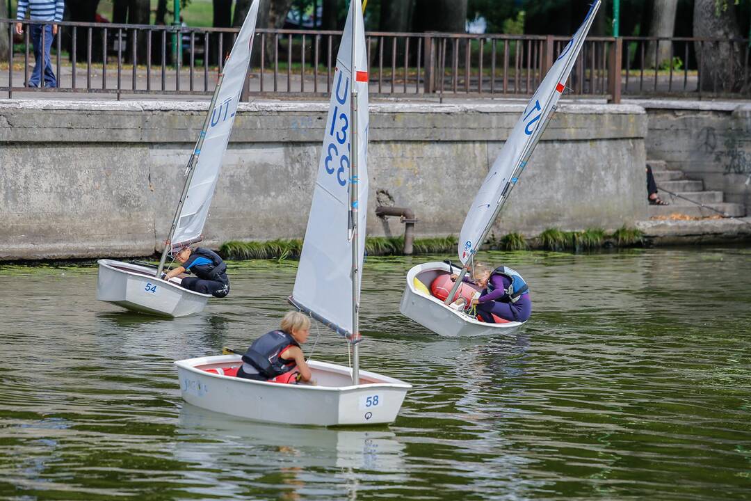 Jaunųjų buriuotojų regata "Meridiano" taurei laimėti