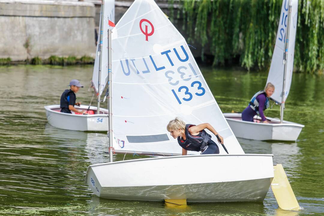 Jaunųjų buriuotojų regata "Meridiano" taurei laimėti