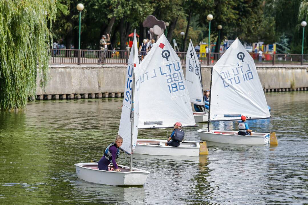 Jaunųjų buriuotojų regata "Meridiano" taurei laimėti
