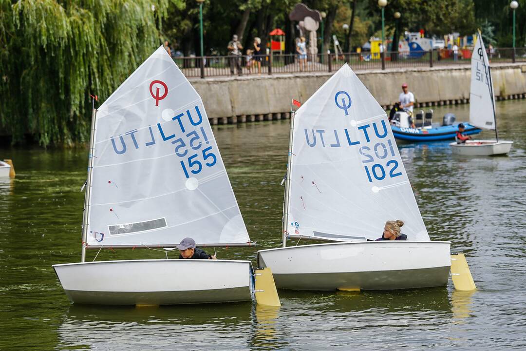 Jaunųjų buriuotojų regata "Meridiano" taurei laimėti