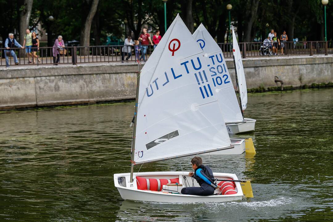 Jaunųjų buriuotojų regata "Meridiano" taurei laimėti