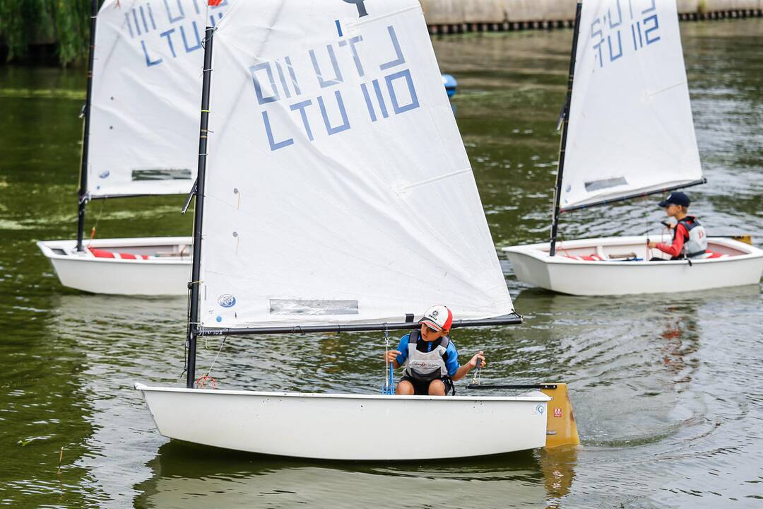 Jaunųjų buriuotojų regata "Meridiano" taurei laimėti