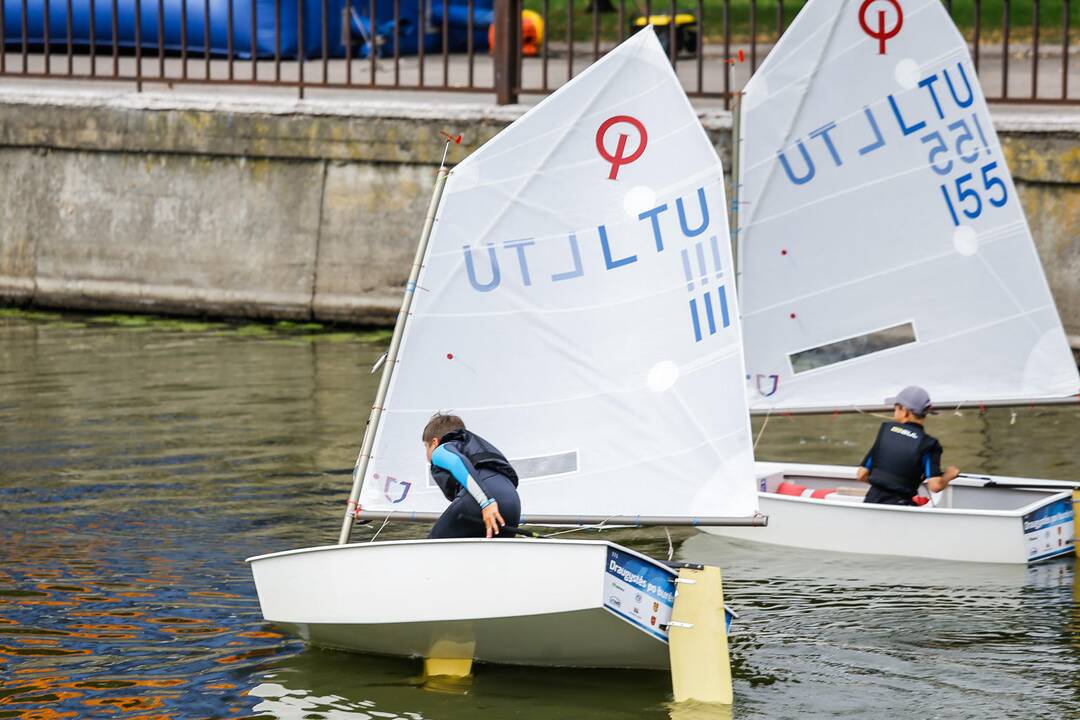 Jaunųjų buriuotojų regata "Meridiano" taurei laimėti