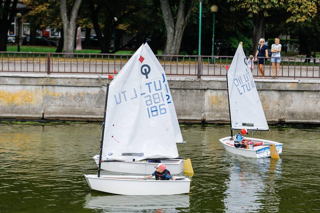 Jaunųjų buriuotojų regata "Meridiano" taurei laimėti