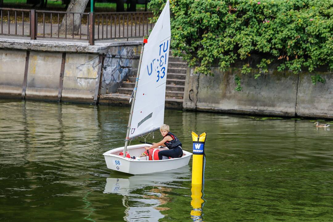 Jaunųjų buriuotojų regata "Meridiano" taurei laimėti