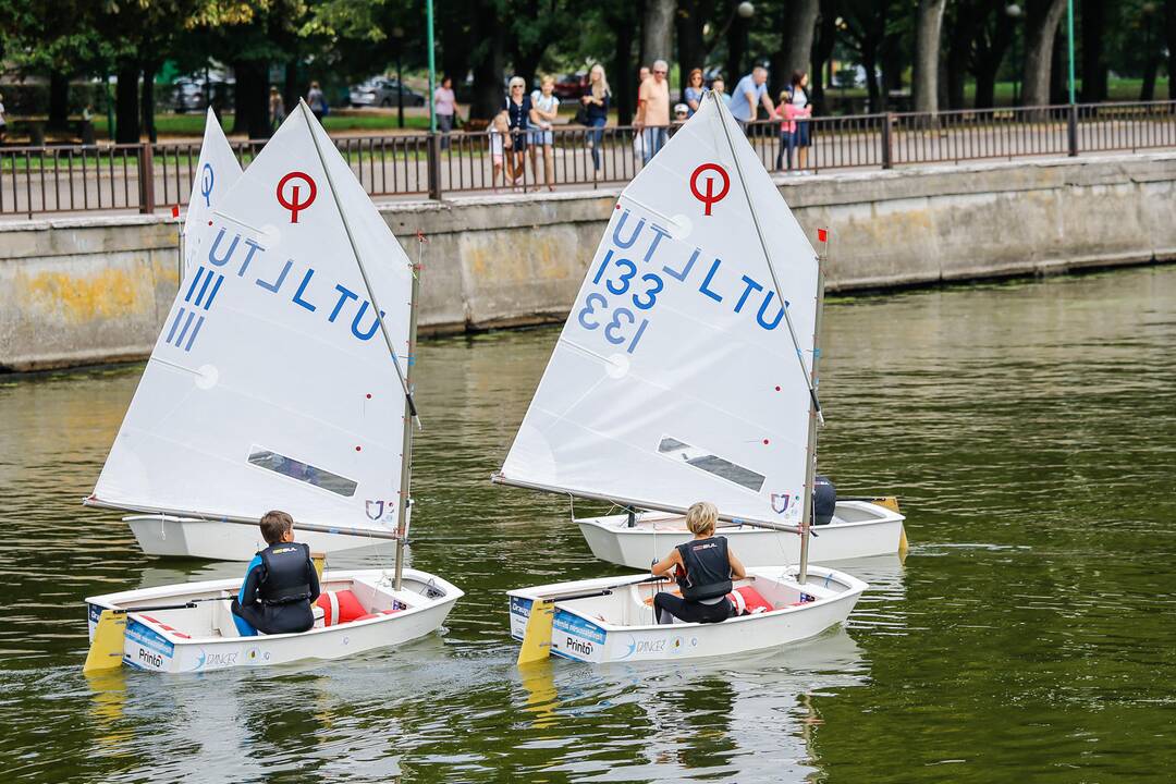 Jaunųjų buriuotojų regata "Meridiano" taurei laimėti