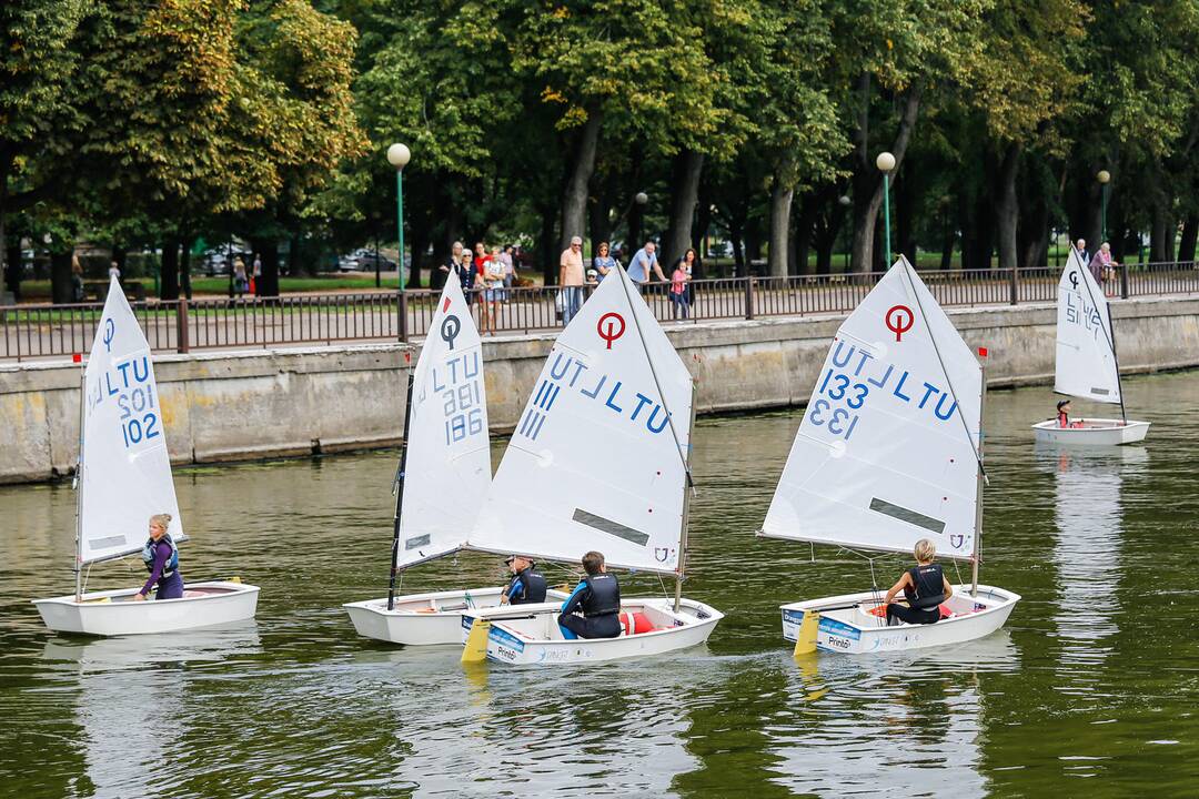 Jaunųjų buriuotojų regata "Meridiano" taurei laimėti