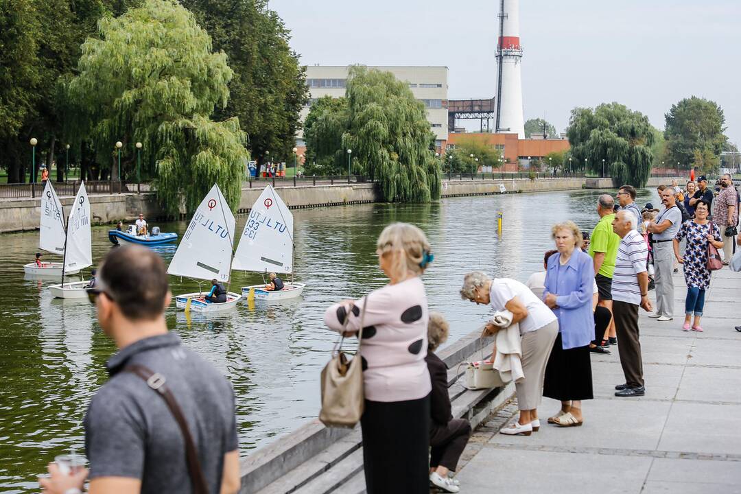 Jaunųjų buriuotojų regata "Meridiano" taurei laimėti