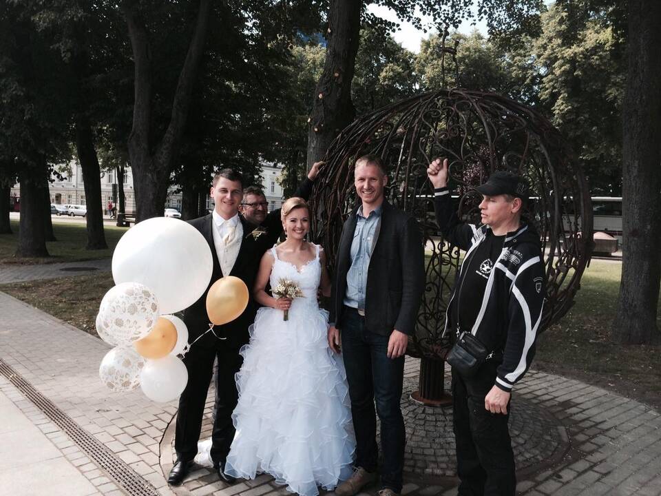 Pastatyta Meilės skulptūra