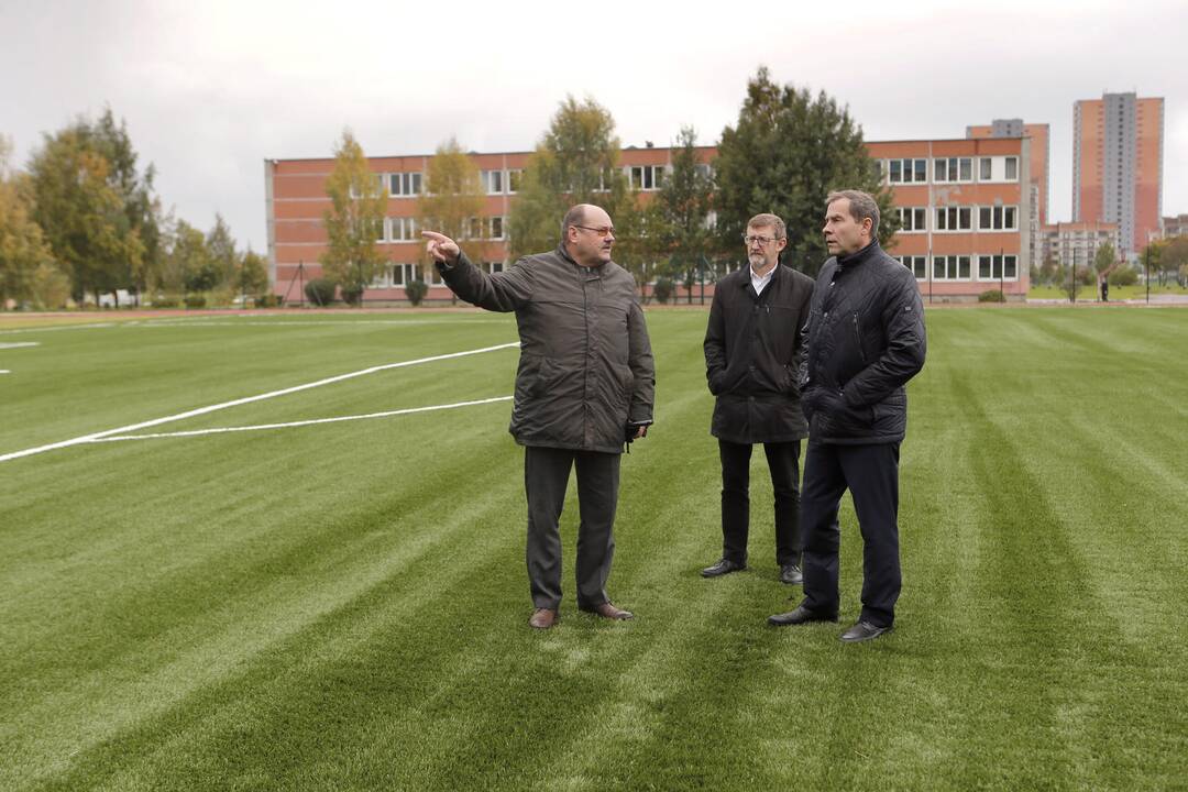 Du atnaujinti sporto aikštynai