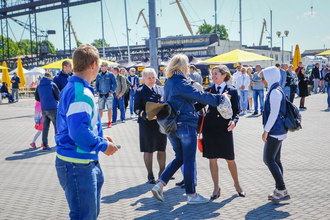 Karinių pajėgų kario ir karininko priesaikos cerenomija