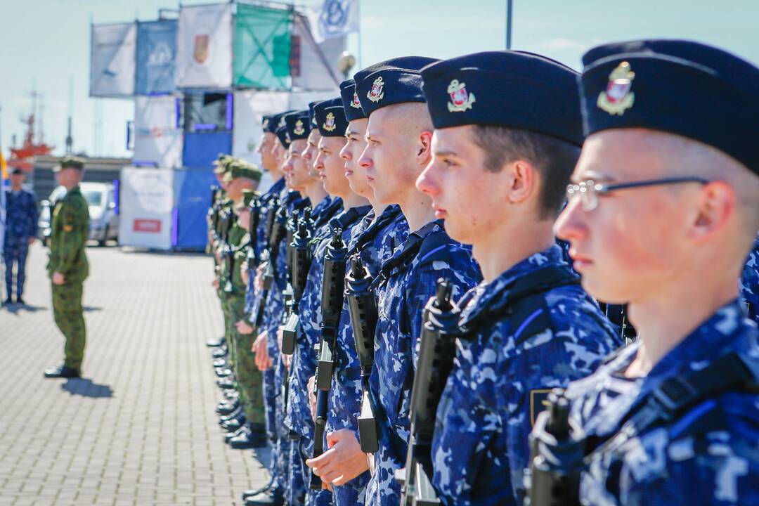Karinių pajėgų kario ir karininko priesaikos cerenomija