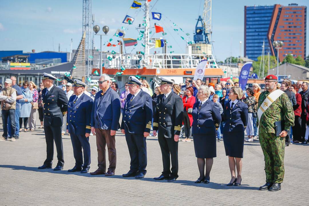 Karinių pajėgų kario ir karininko priesaikos cerenomija