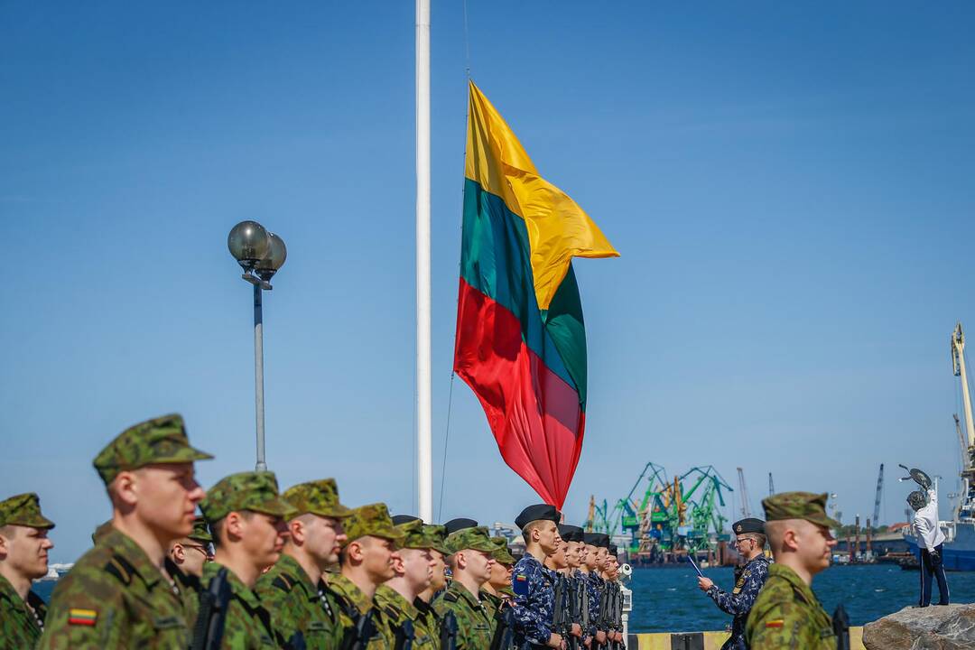 Karinių pajėgų kario ir karininko priesaikos cerenomija