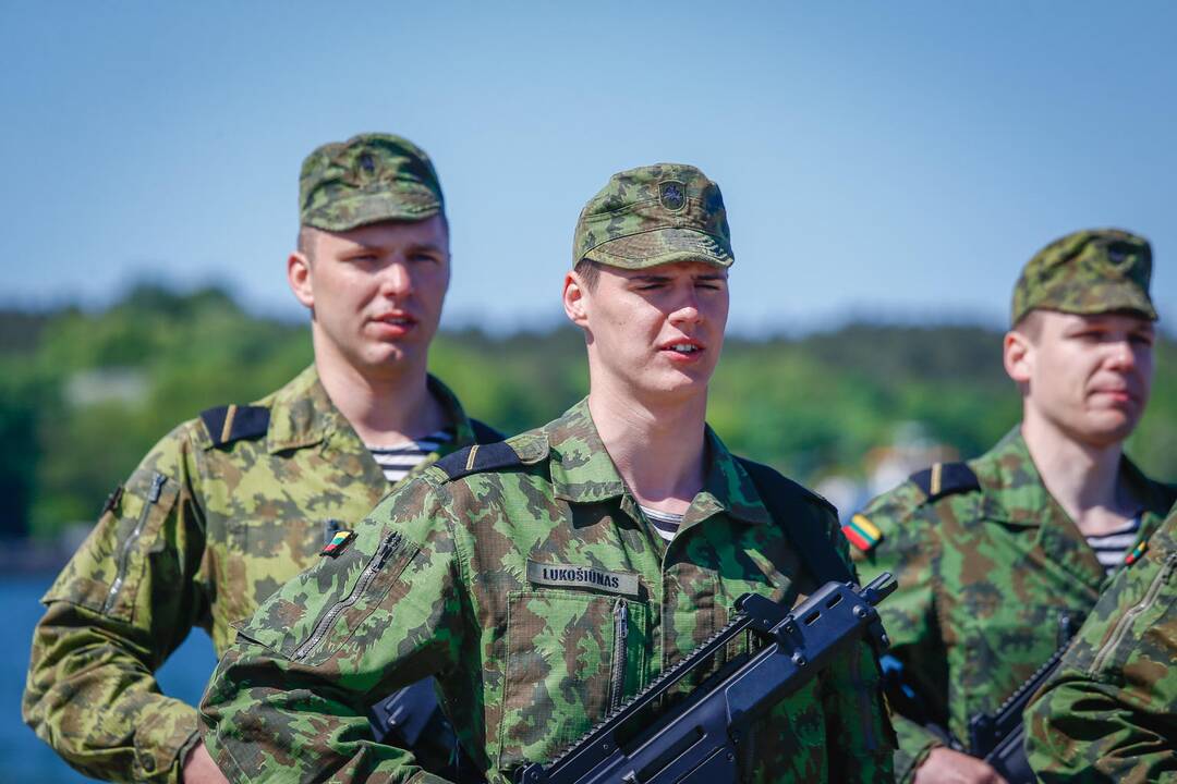 Karinių pajėgų kario ir karininko priesaikos cerenomija