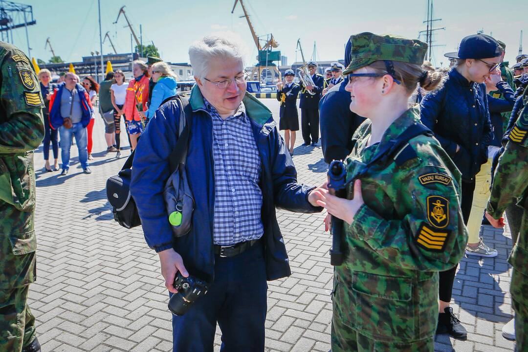 Karinių pajėgų kario ir karininko priesaikos cerenomija