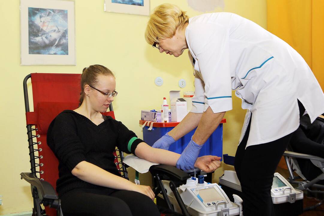 Gimnazistai neatlygintinai davė kraujo