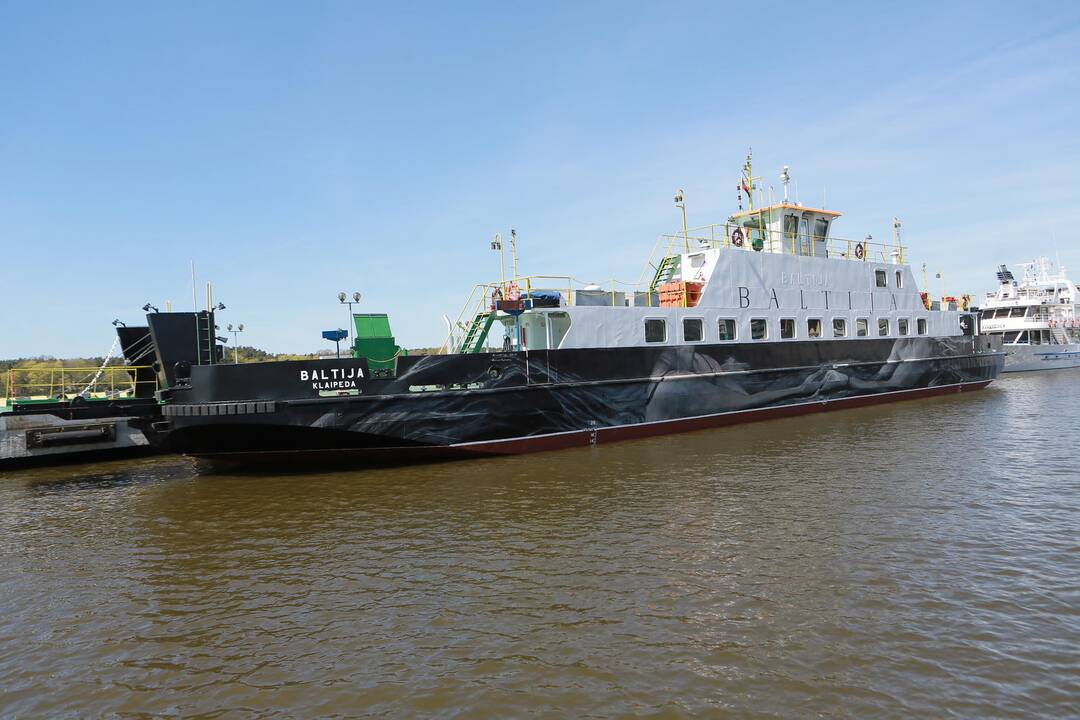 Menininkas išpiešė keltą "Baltija"