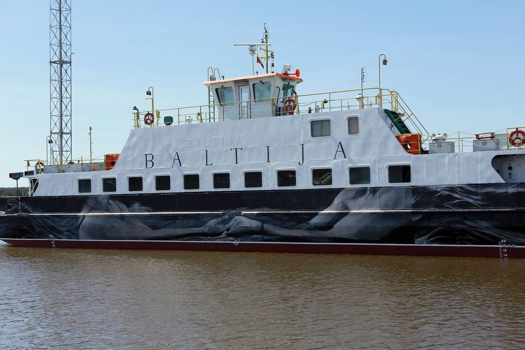 Menininkas išpiešė keltą "Baltija"