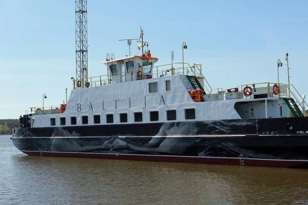 Menininkas išpiešė keltą "Baltija"
