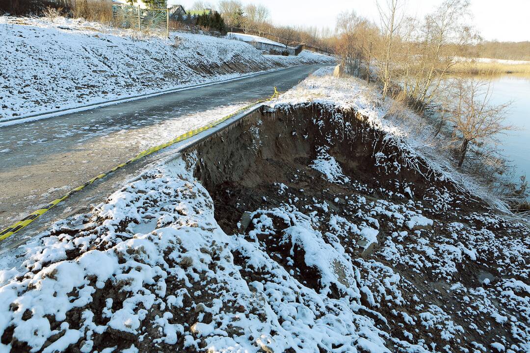 Į brangų dviračių taką kėsinasi Danės upė