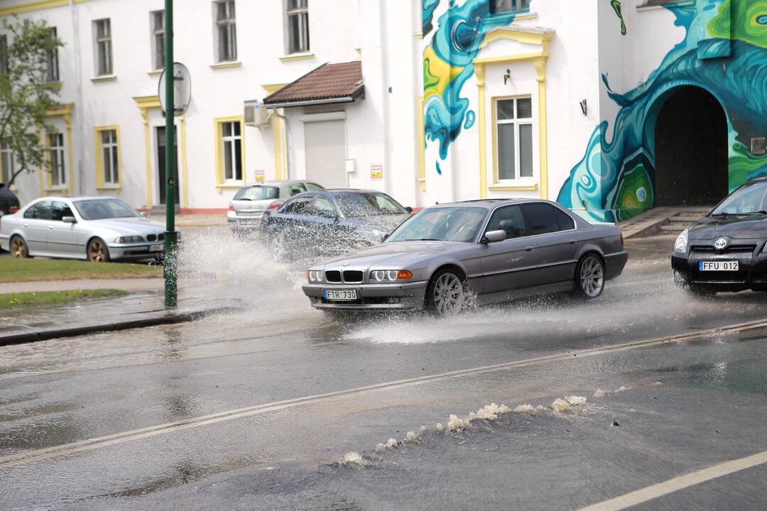 Vandentiekio avarija Pilies gatvėje