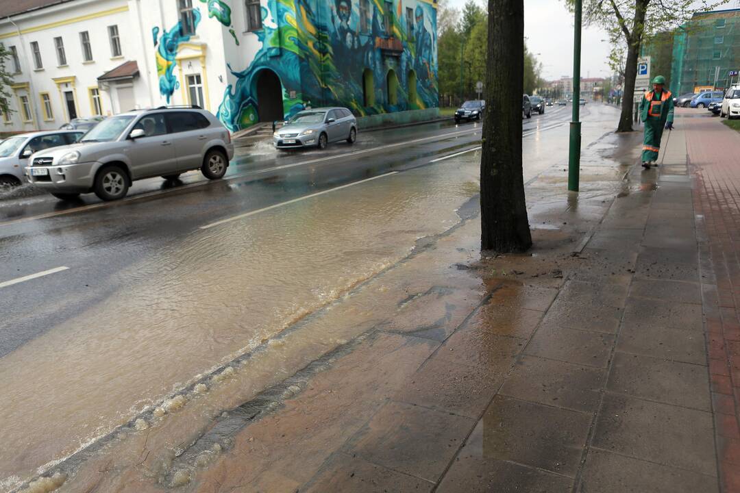 Vandentiekio avarija Pilies gatvėje
