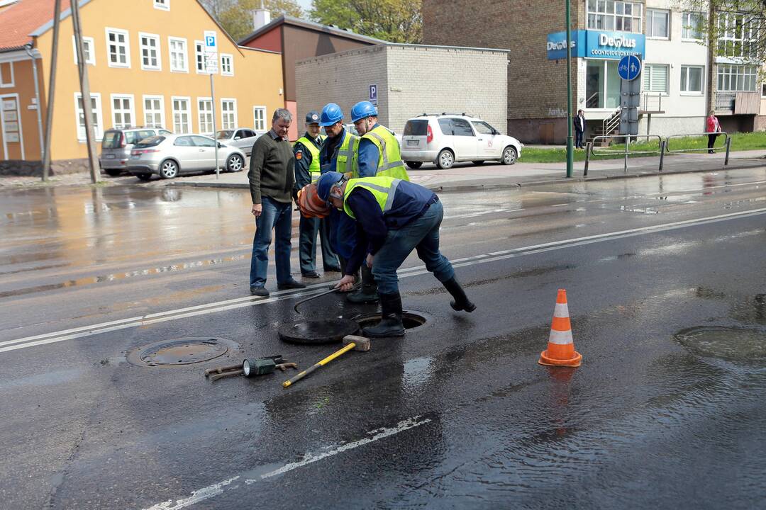 Vandentiekio avarija Pilies gatvėje