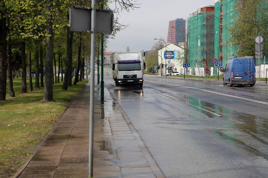 Vandentiekio avarija Pilies gatvėje