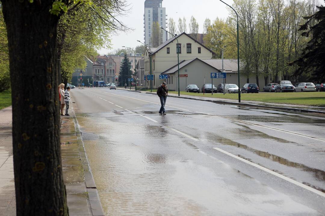 Vandentiekio avarija Pilies gatvėje