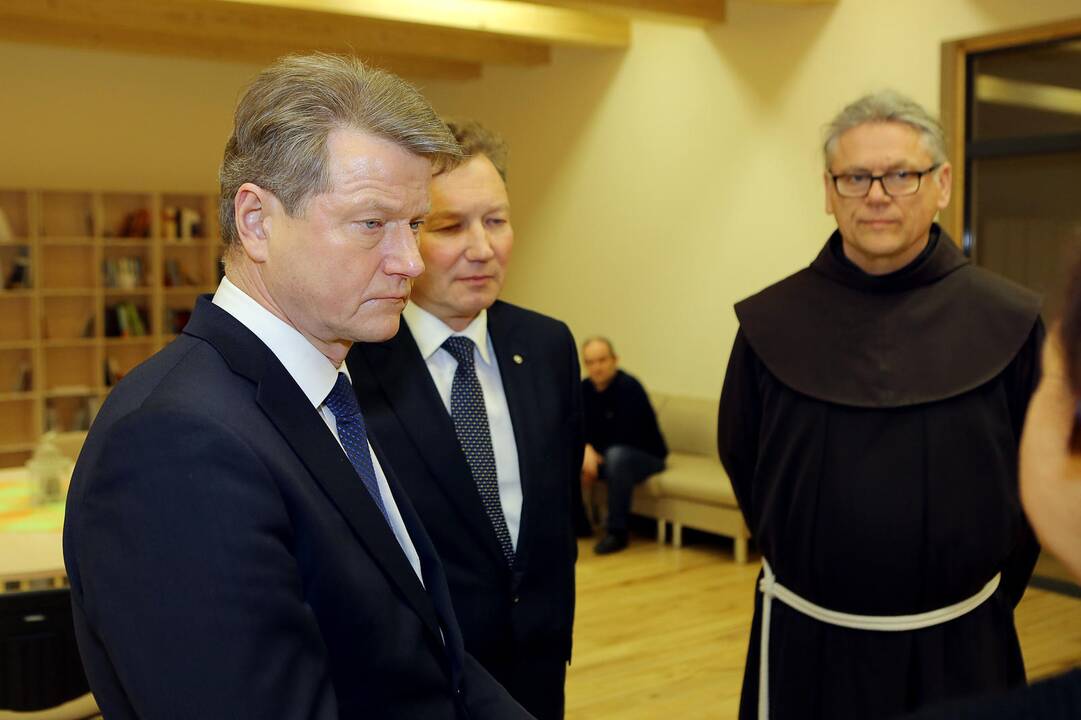 R.Paksas ir A.Razbadauskas aplankė Šv.Pranciškaus onkologijos centras