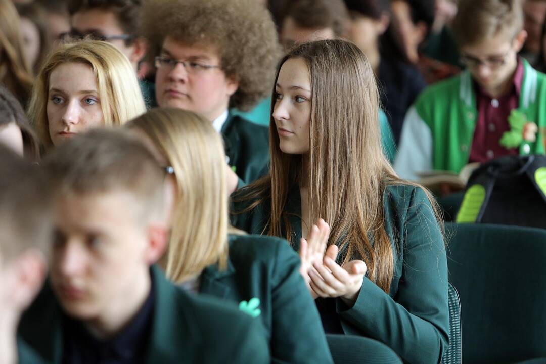 "Ąžuolyno" gimnazijai - pripažinimas