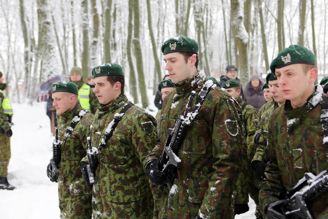 Žuvusiųjų pagerbimo ceremoniją prie paminklo 1923 m. sukilimo dalyviams